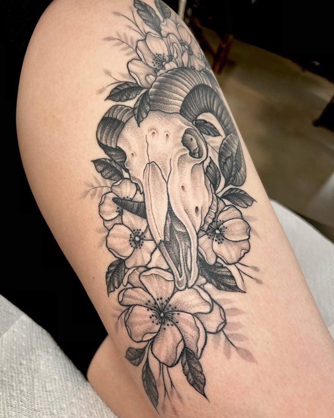 Tattoo by @jennietiesman — black_and_grey, realism