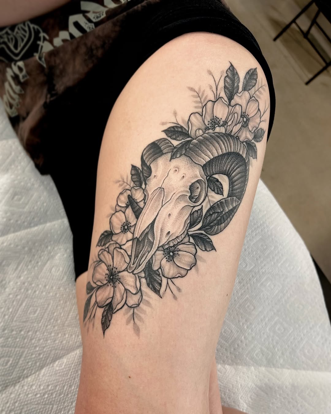 Tattoo by @jennietiesman — black_and_grey, realism