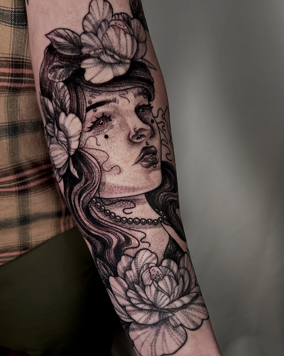 Tattoo by @bumbleknee_tattoos — black_and_grey, dotwork