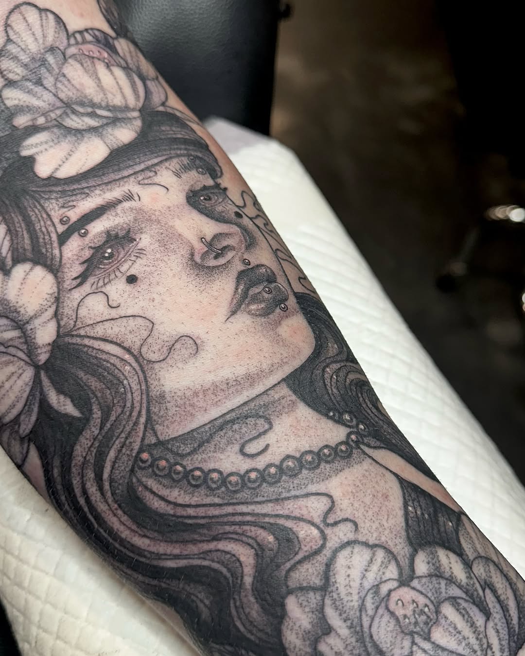 Tattoo by @bumbleknee_tattoos — black_and_grey, dotwork