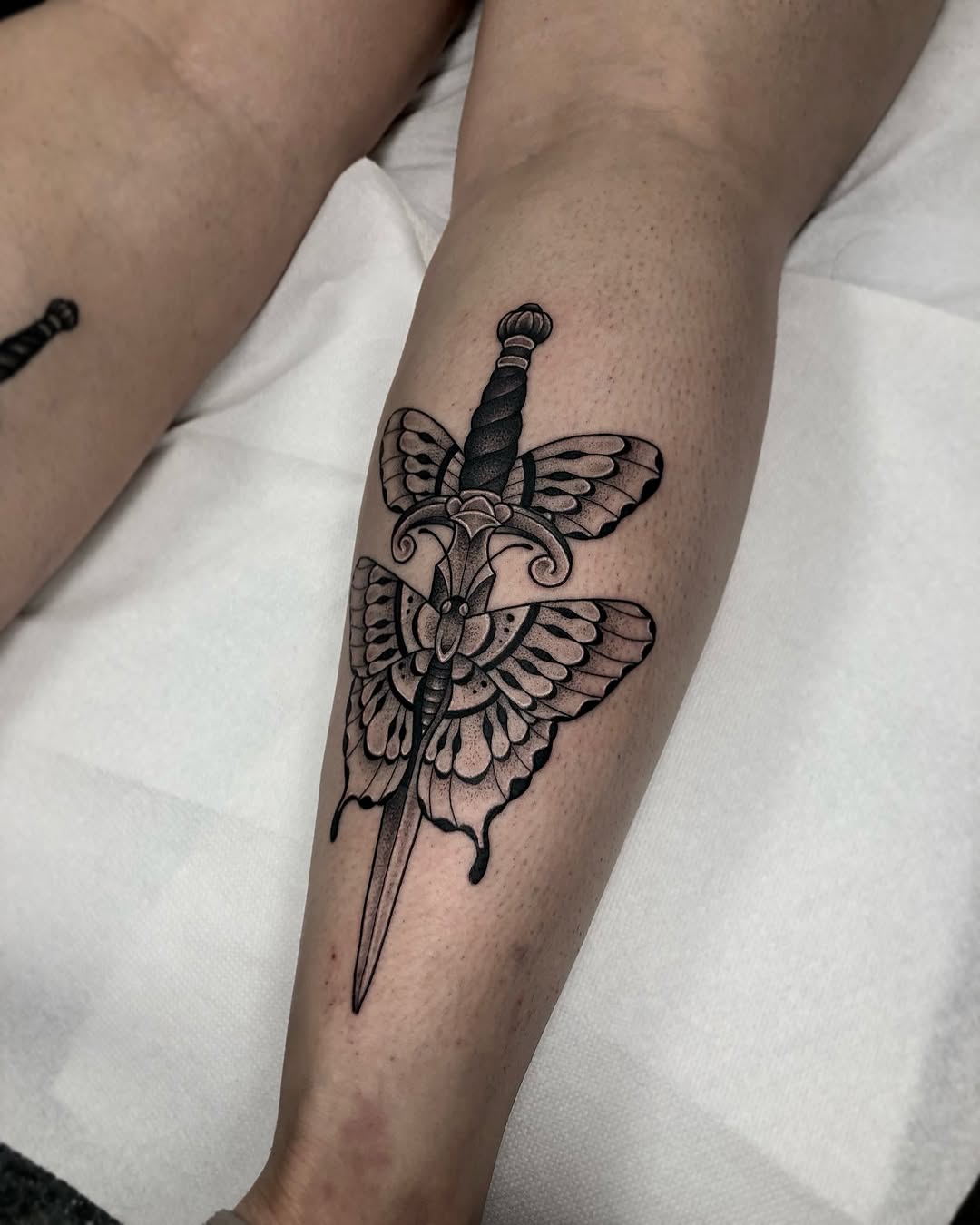 Tattoo by @jennietiesman — black_and_grey, chicano