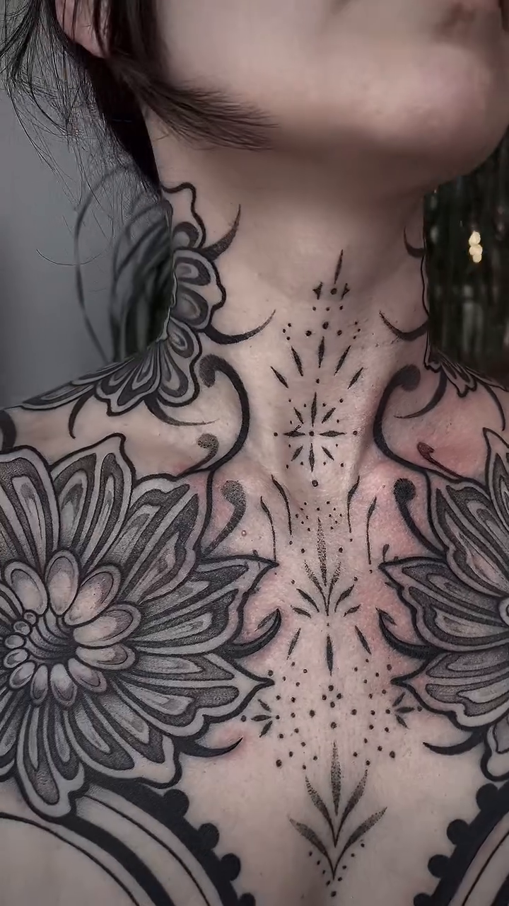 Tattoo by @samanthacastrovinci — black_and_grey, ornamental