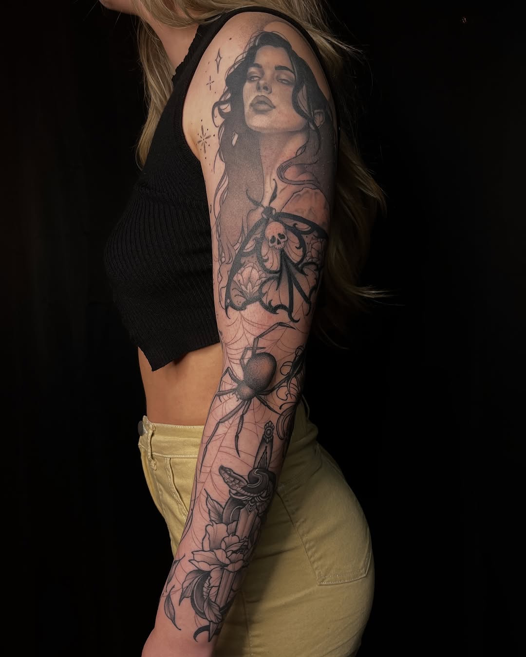 Tattoo by @_gwen.ink — black_and_grey, realism