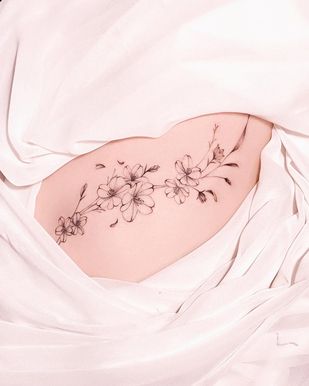 Tattoo by @_y.seul_tattoo — fine_line