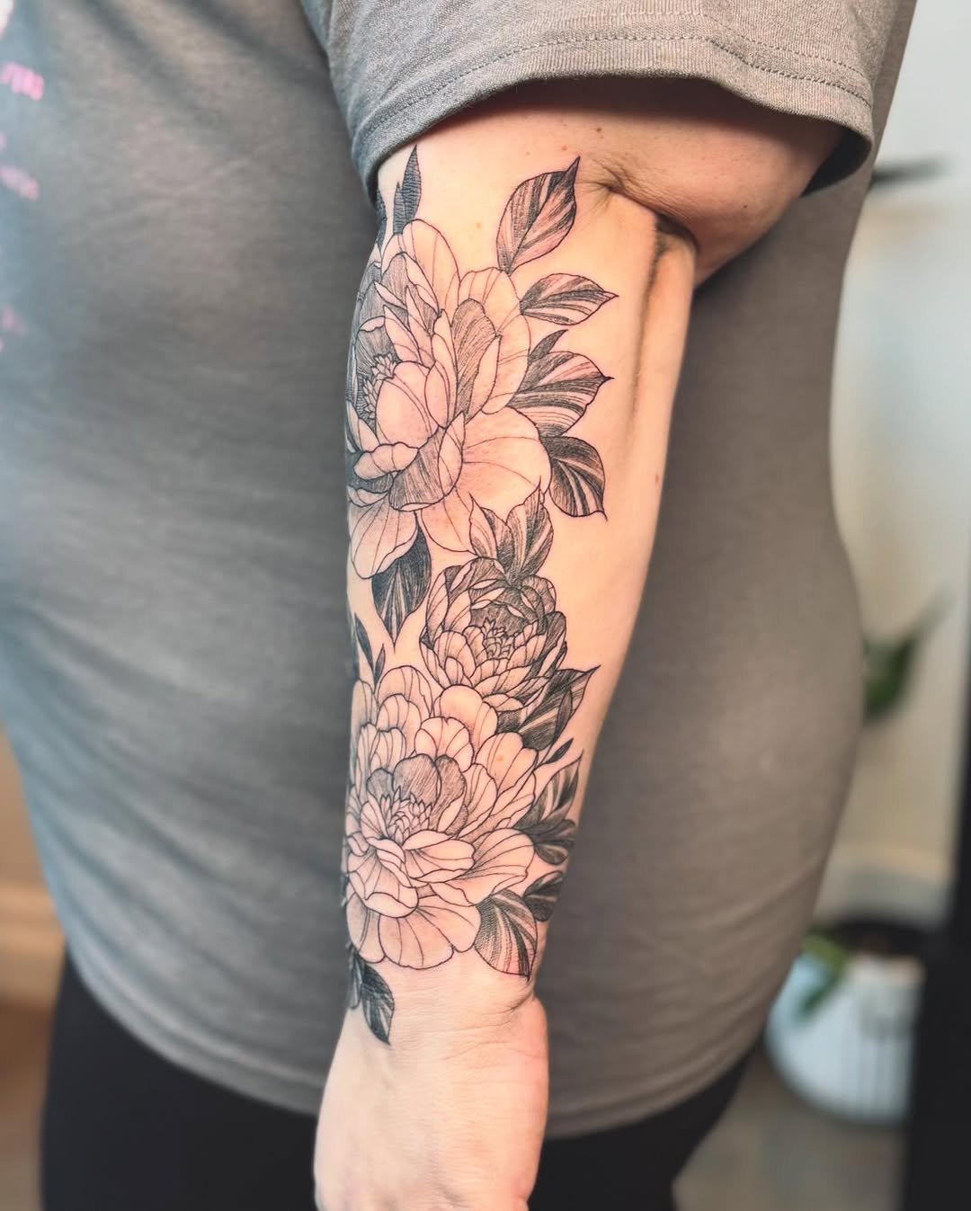 Tattoo by @astrearomerotattoos β fine_line, black_and_grey