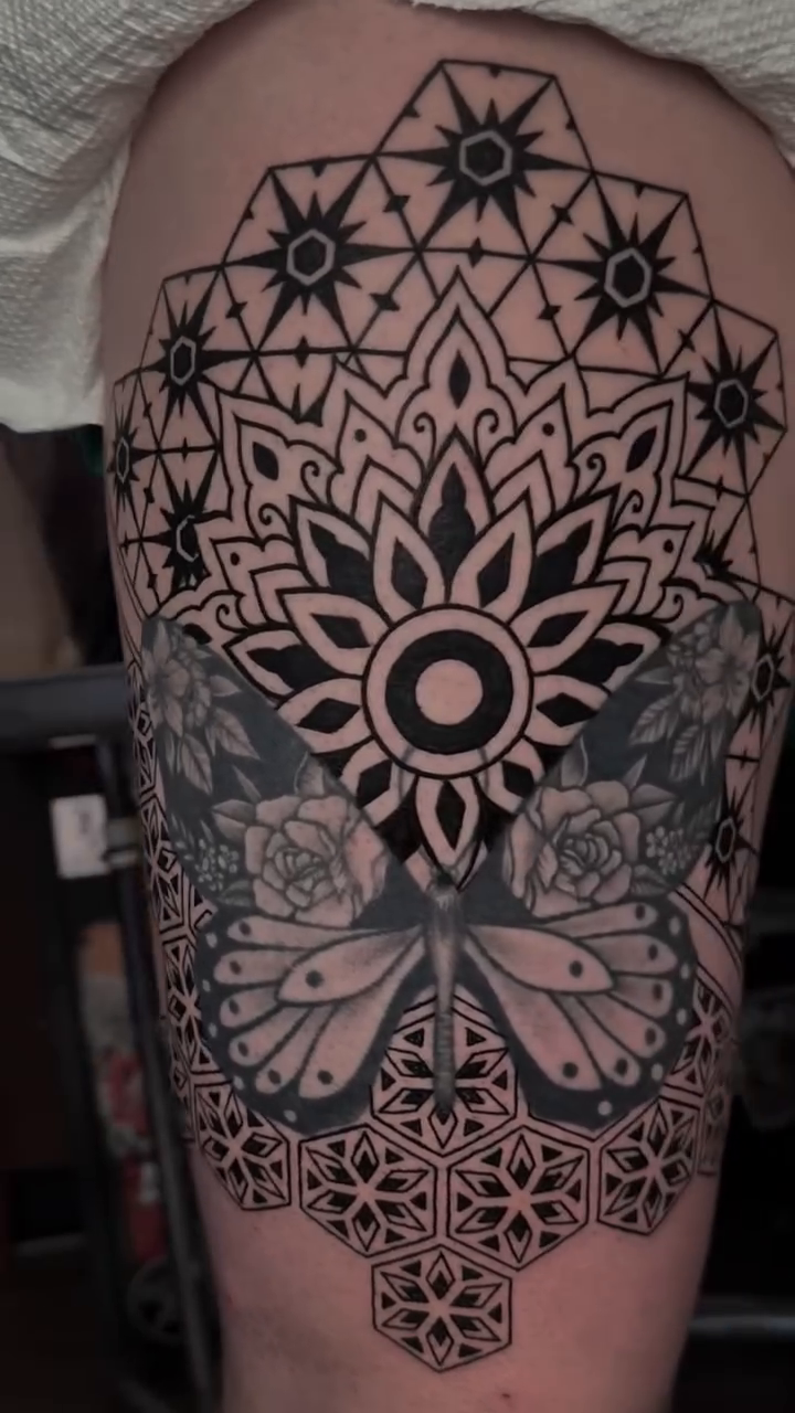 Tattoo by @chozentattoo — geometric, dotwork