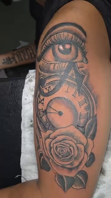 Tattoo by @chicagotattoo312 — black_and_grey, realism
