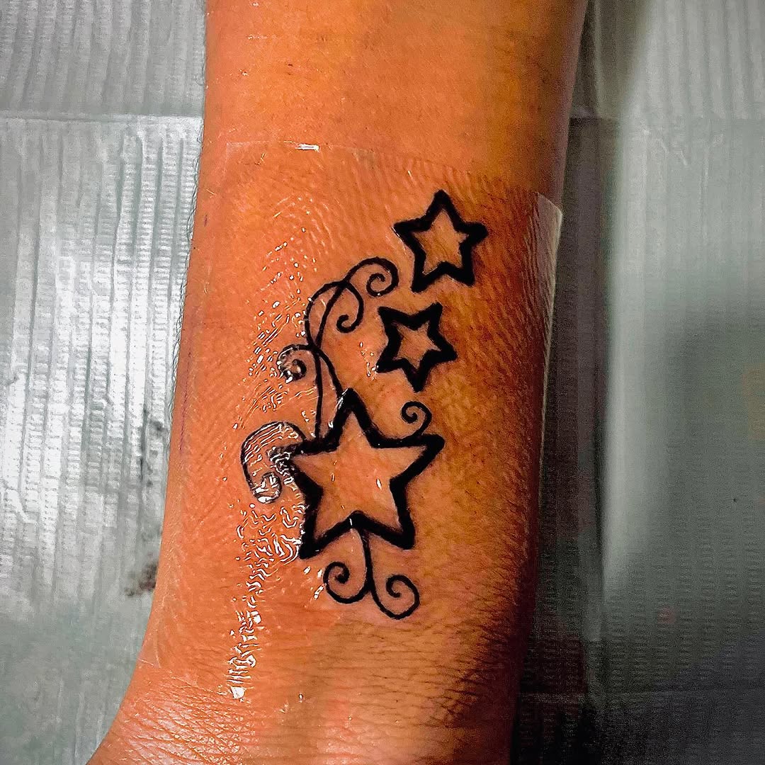 Tattoo by @eunoiatattoos_ — illustrative