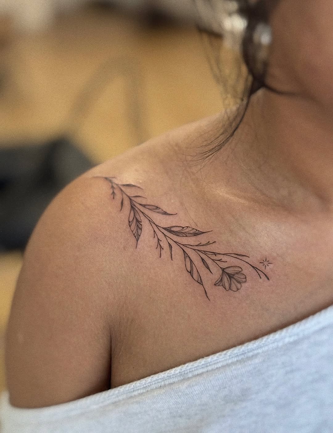 Tattoo by @olha.tattoo โ fine_line, minimalist