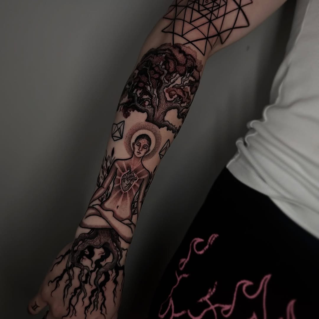 Tattoo by @alexx.arte โ blackwork, illustrative