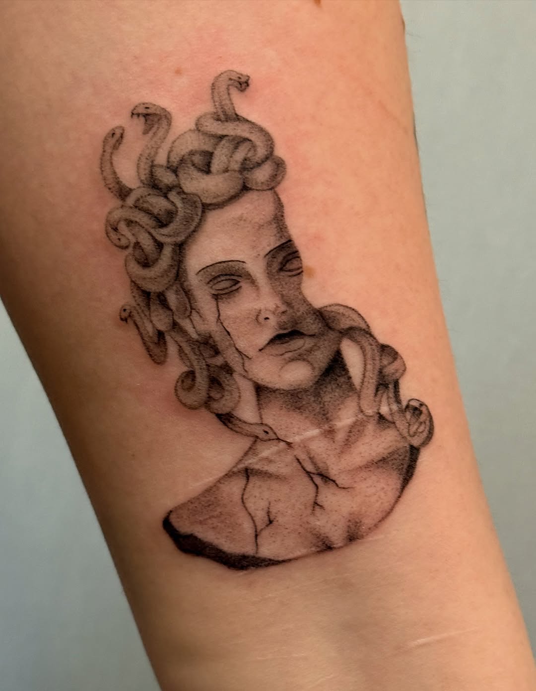 Tattoo by @heneseetattoo — black_and_grey, realism