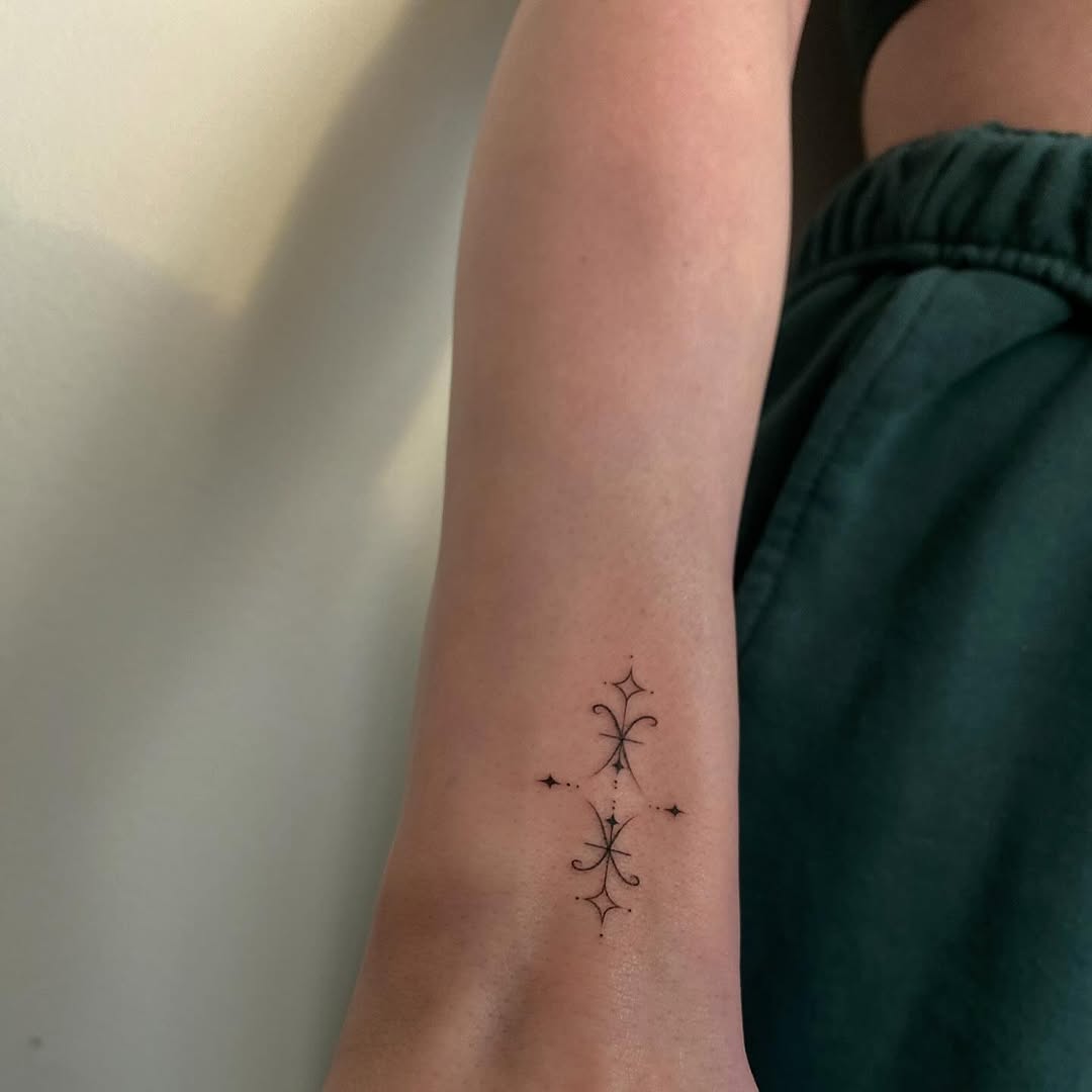Tattoo by @lunafterdark.tattoos — fine_line, minimalist