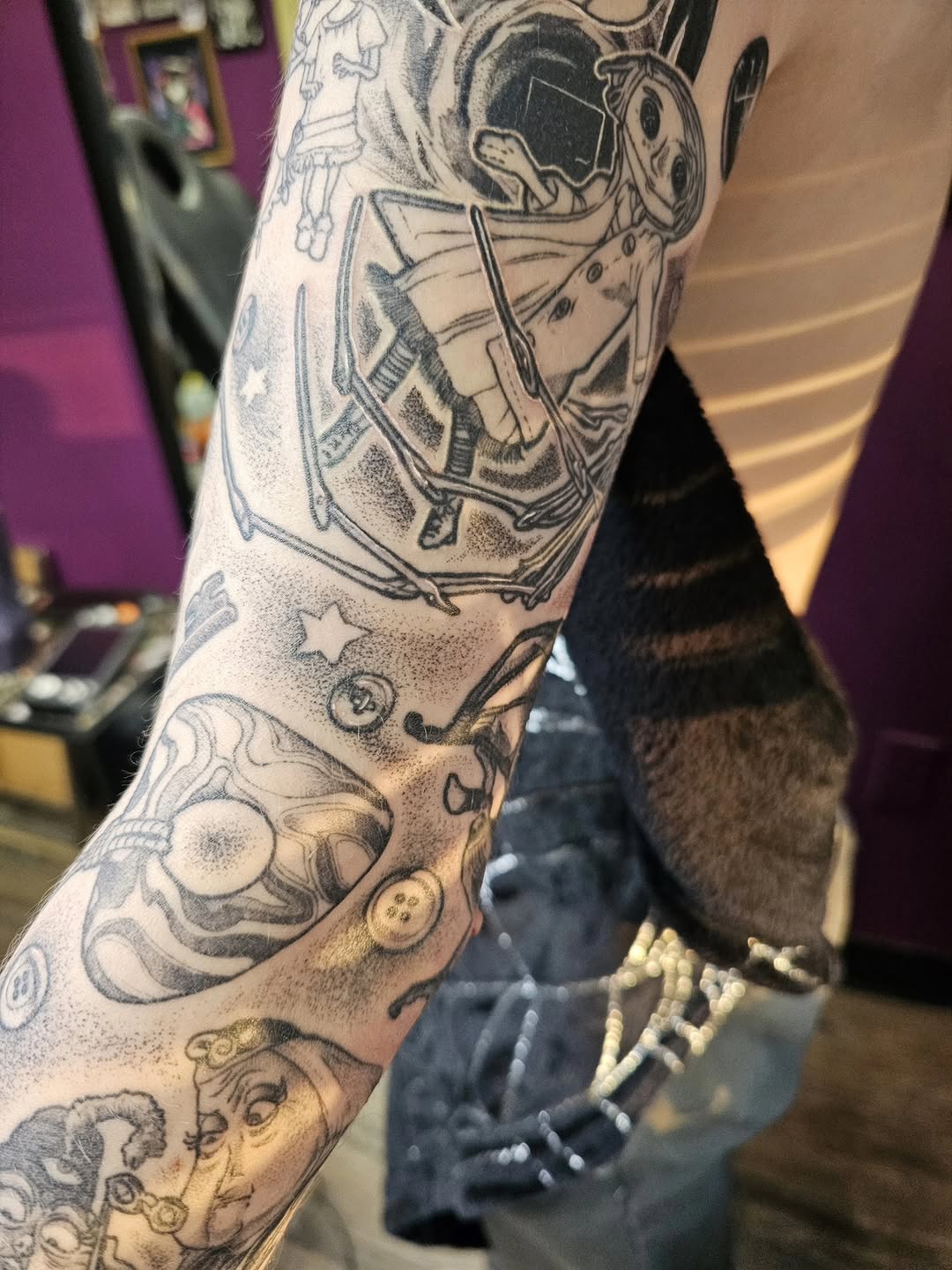 Tattoo by @tatoutofhell — illustrative, dotwork