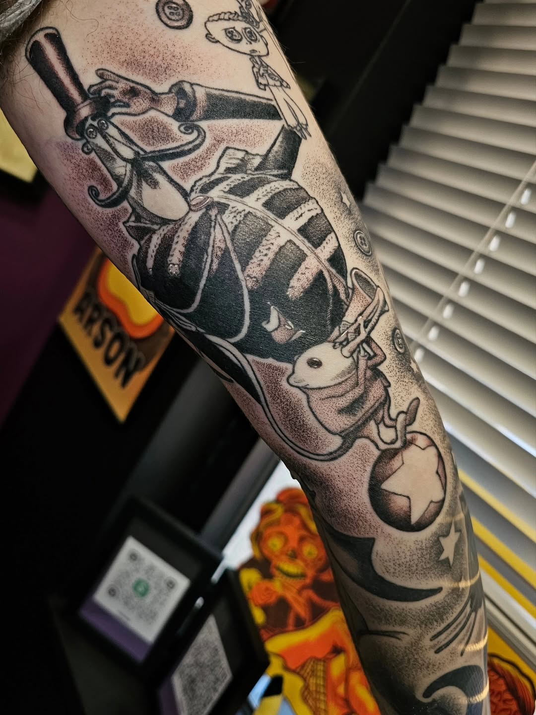 Tattoo by @tatoutofhell — black_and_grey, illustrative