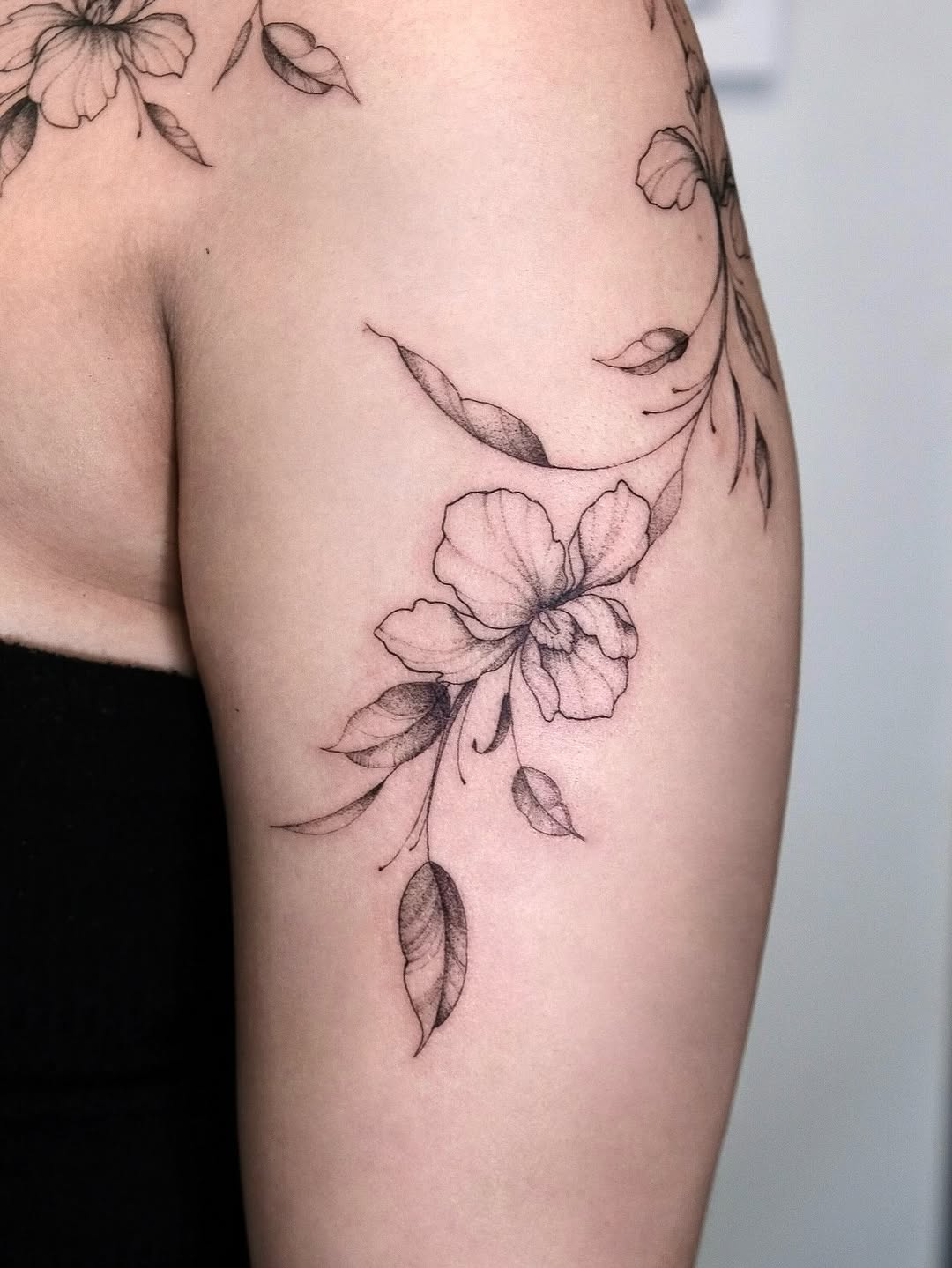 Tattoo by @ariana_tattooing — fine_line