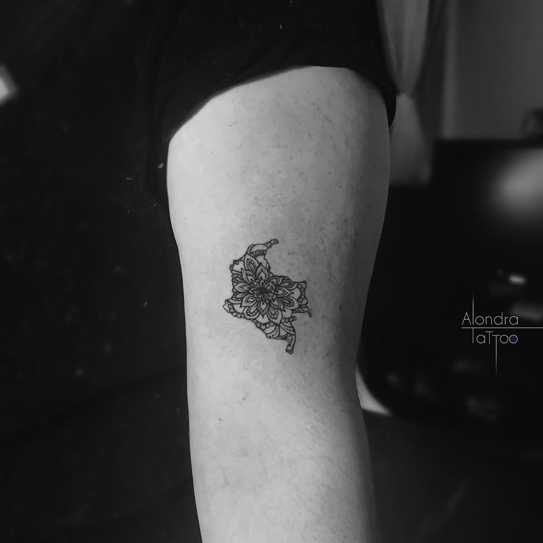 Tattoo by @juan.alondra.tattoo — geometric, fine_line