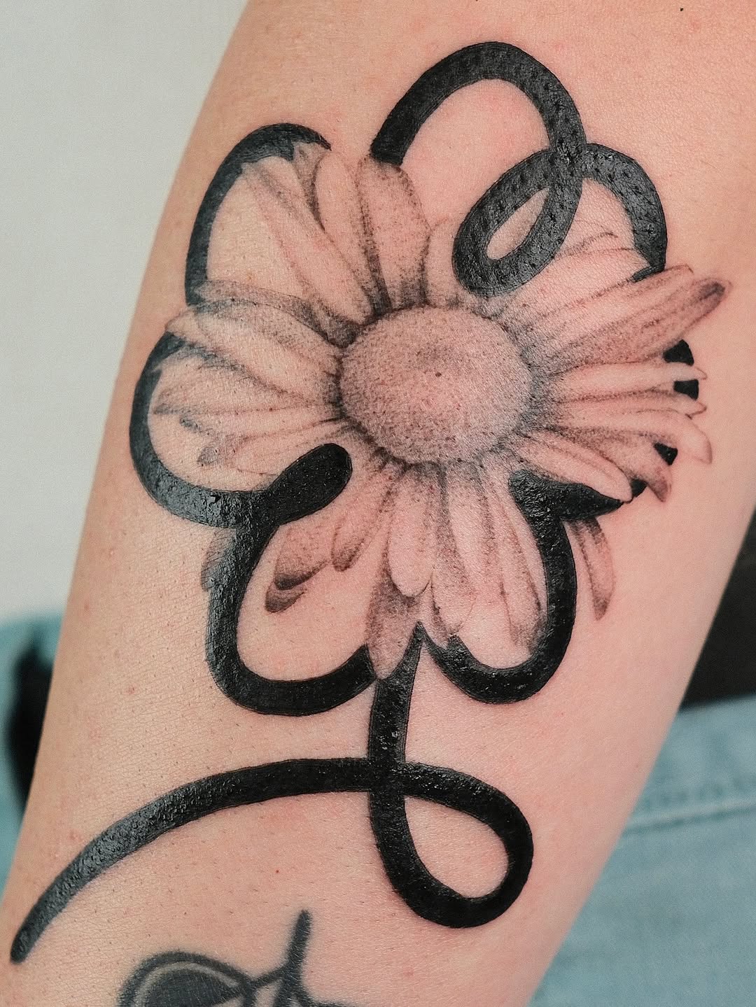 Tattoo by @wonkycube โ fine_line, black_and_grey