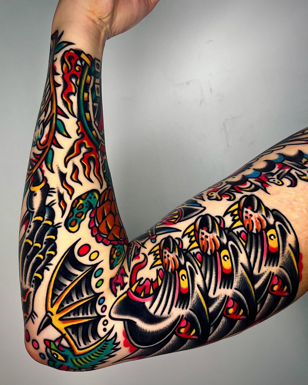 Tattoo by @homoo_tattooer — american_traditional, neo_traditional