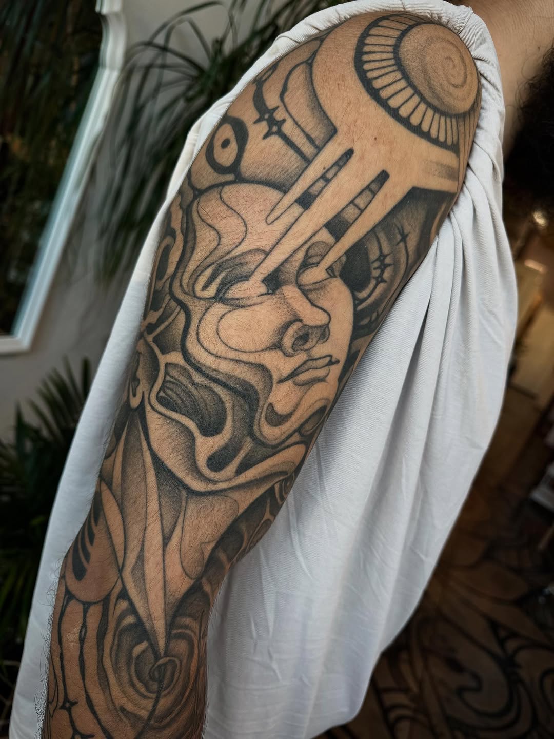 Tattoo by @samanthacastrovinci — black_and_grey, ornamental