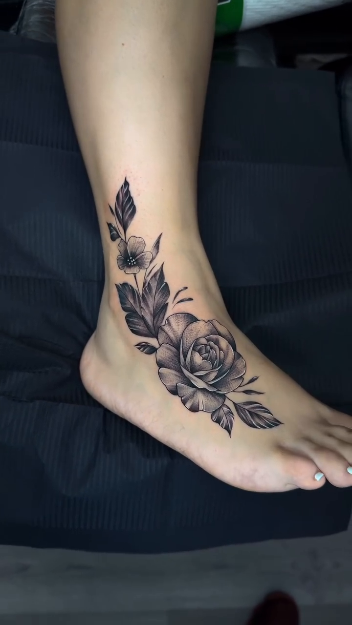 Tattoo by @felixxmtattoo — fine_line, black_and_grey