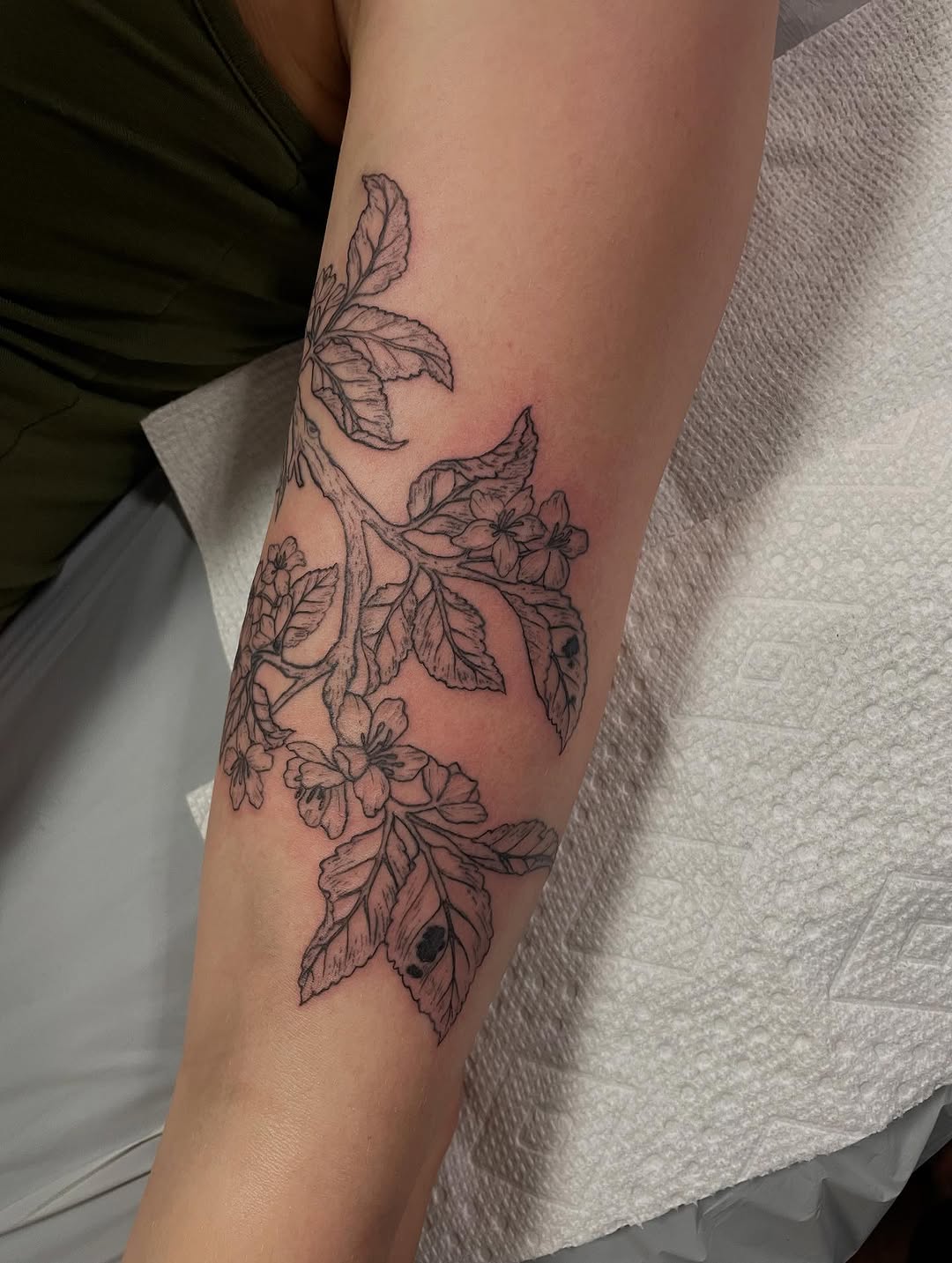 Tattoo by @hildurblom โ fine_line, illustrative