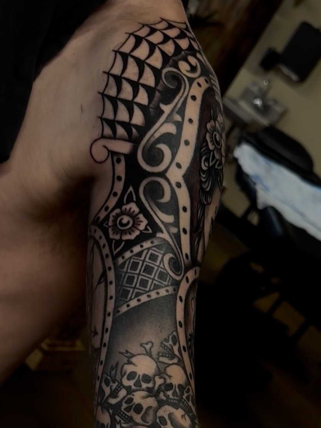 Tattoo by @coryallentattoos β blackwork
