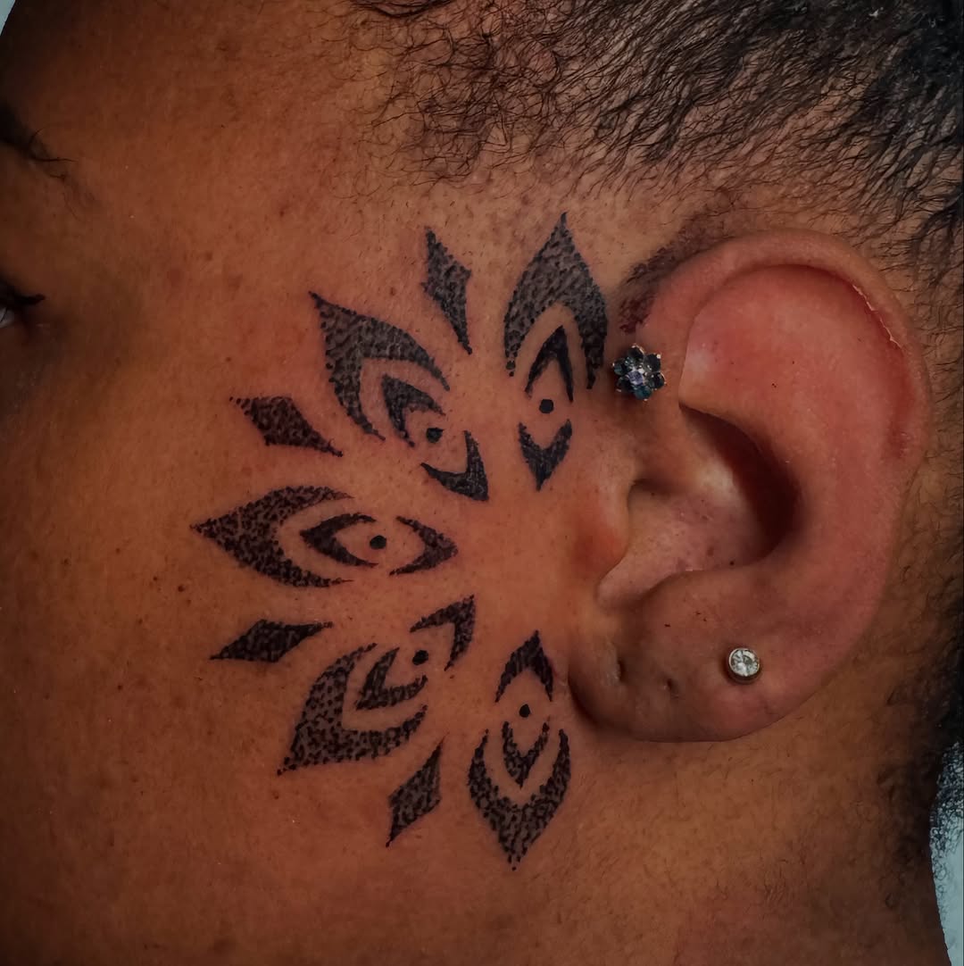 Tattoo by @chozentattoo — dotwork, geometric