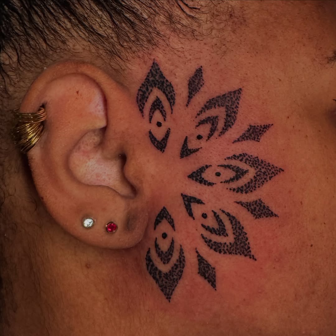Tattoo by @chozentattoo — dotwork, geometric