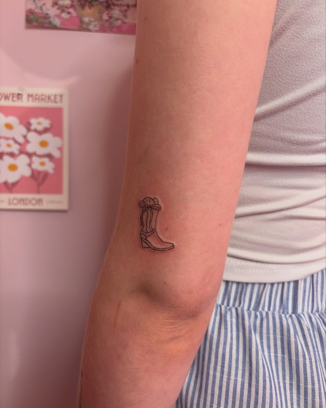 Tattoo by @essentialinktattoos — fine_line, minimalist