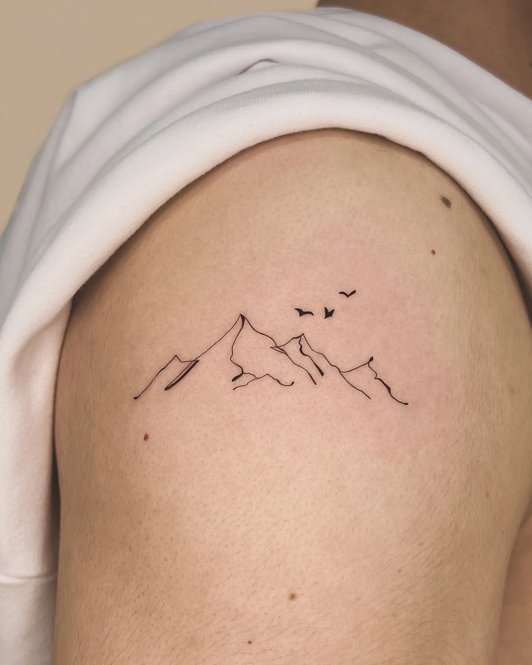 Tattoo by @tatt.diana — fine_line