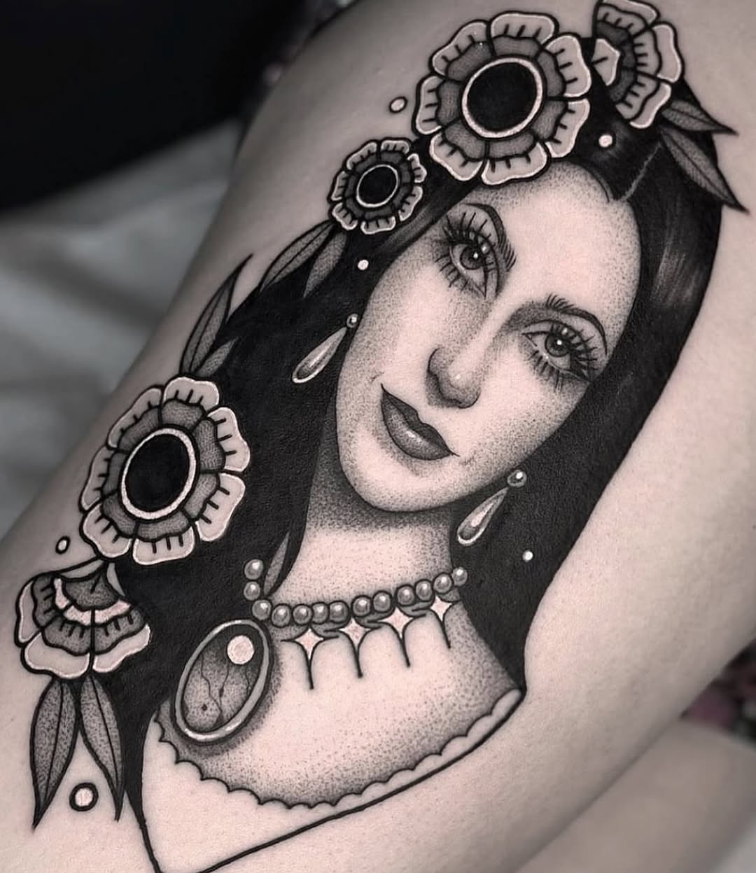 Tattoo by @lunalucerotattoo โ blackwork