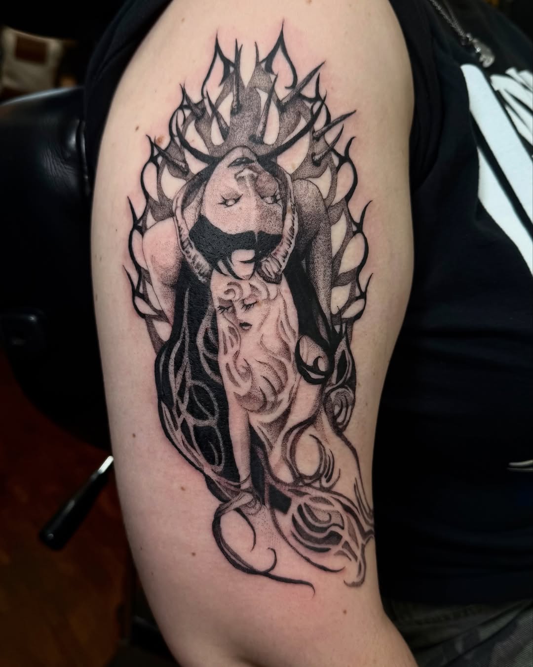 Tattoo by @isa._.tattoos — blackwork, illustrative