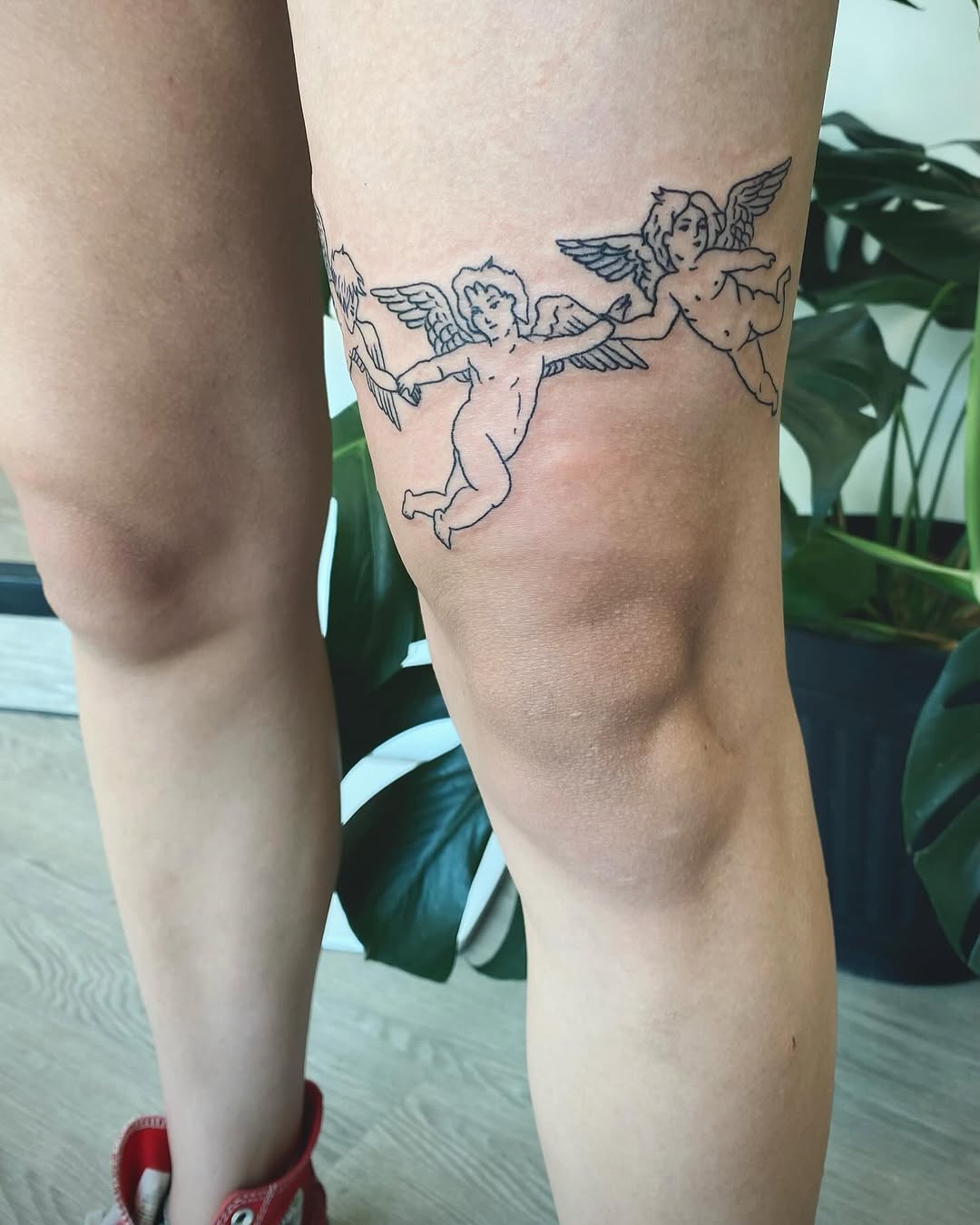 Tattoo by @astrearomerotattoos β fine_line