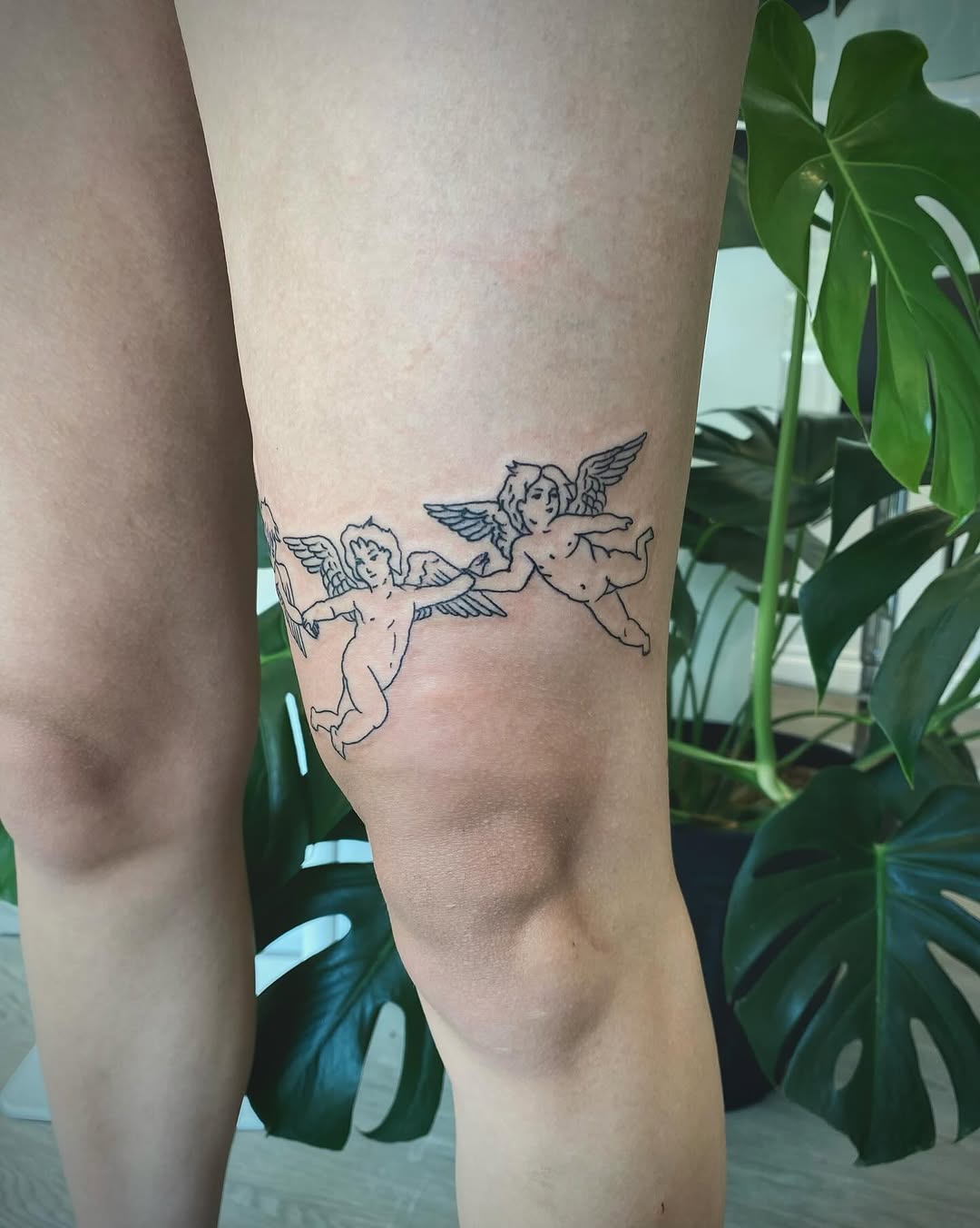 Tattoo by @astrearomerotattoos β fine_line