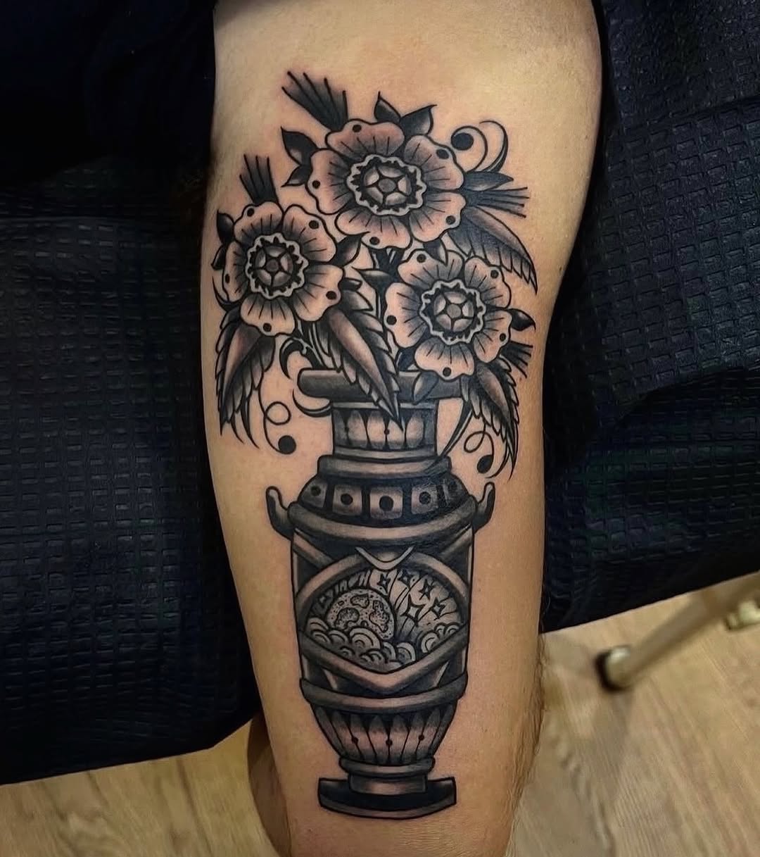 Tattoo by @dvdmndt β american_traditional, illustrative