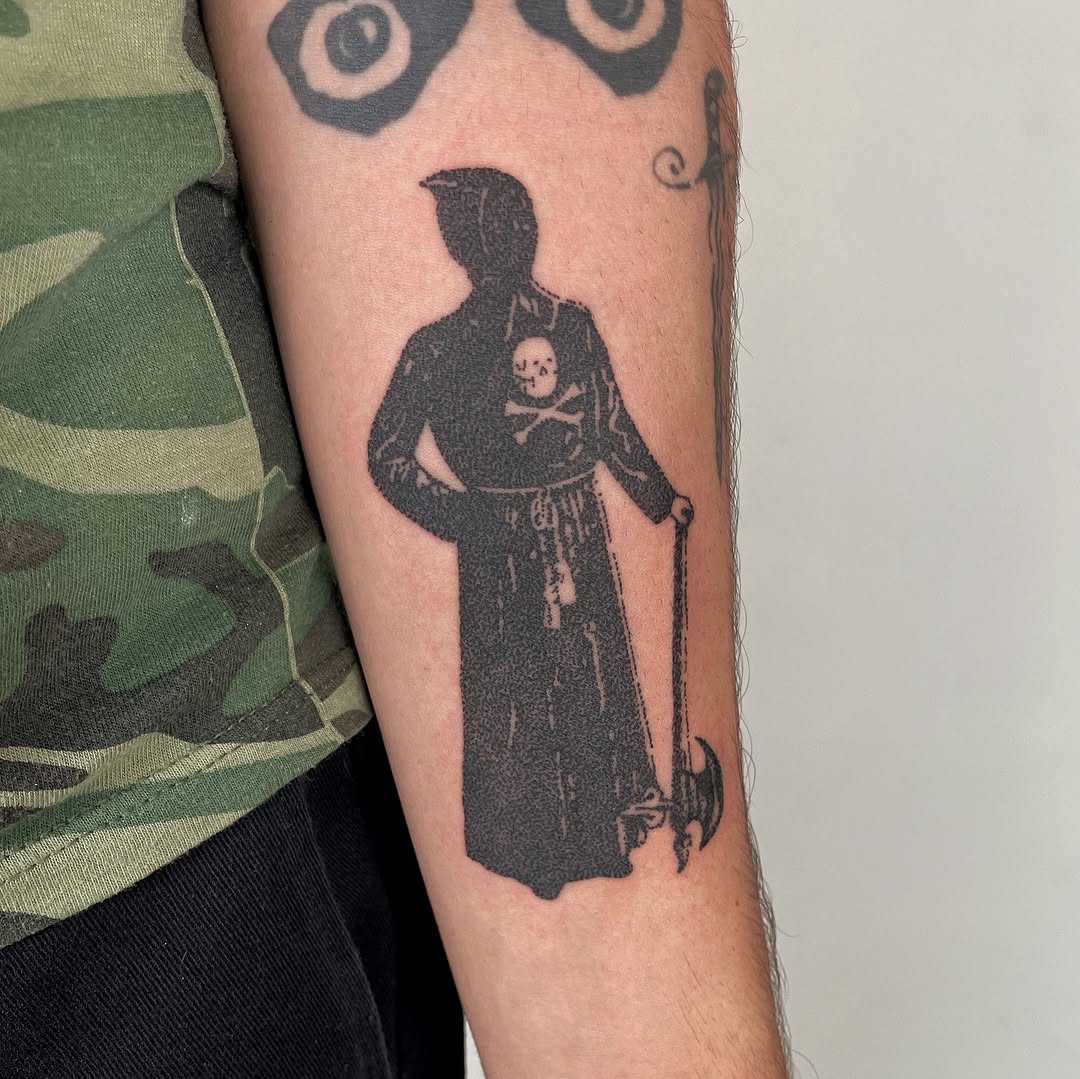 Tattoo by @jointkillertattoo โ blackwork