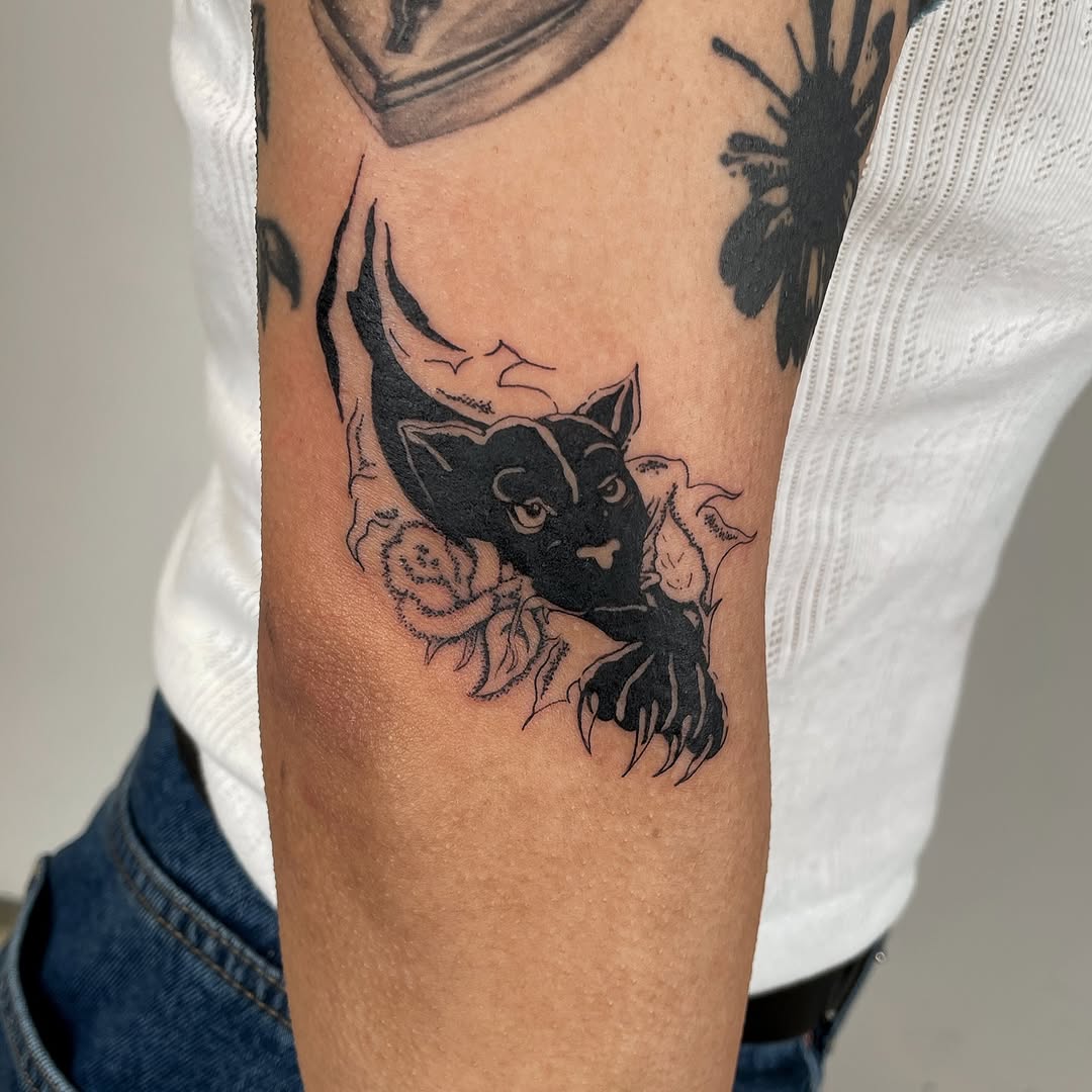 Tattoo by @jointkillertattoo โ blackwork
