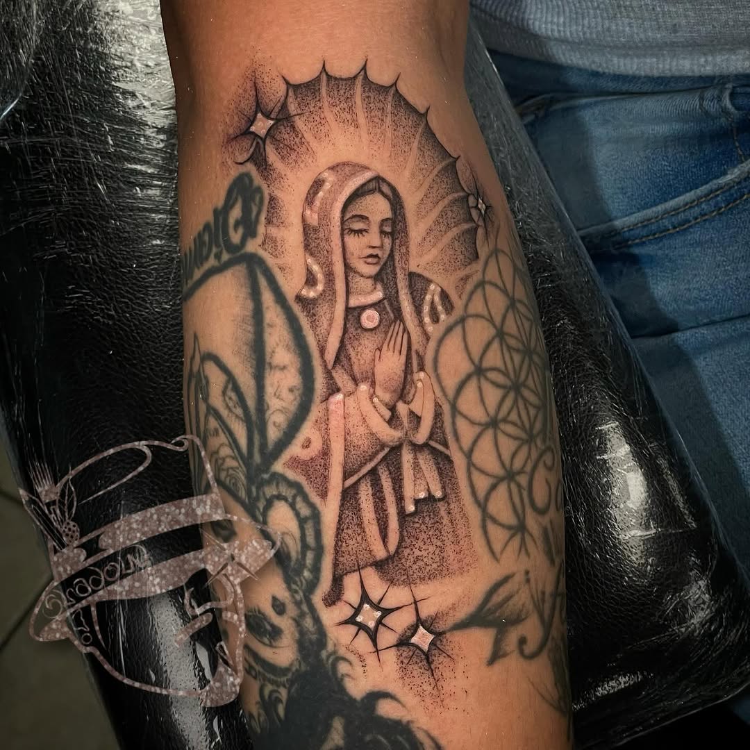Tattoo by @ta2ese — dotwork