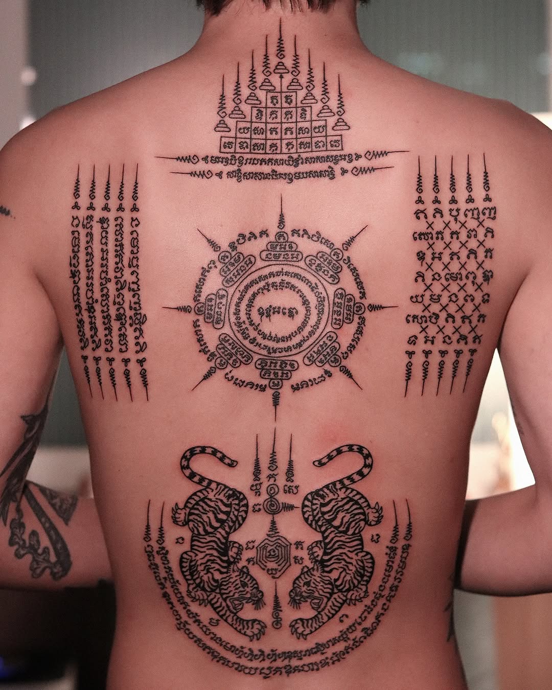 Tattoo by @dokdan.tt — japanese_irezumi, blackwork