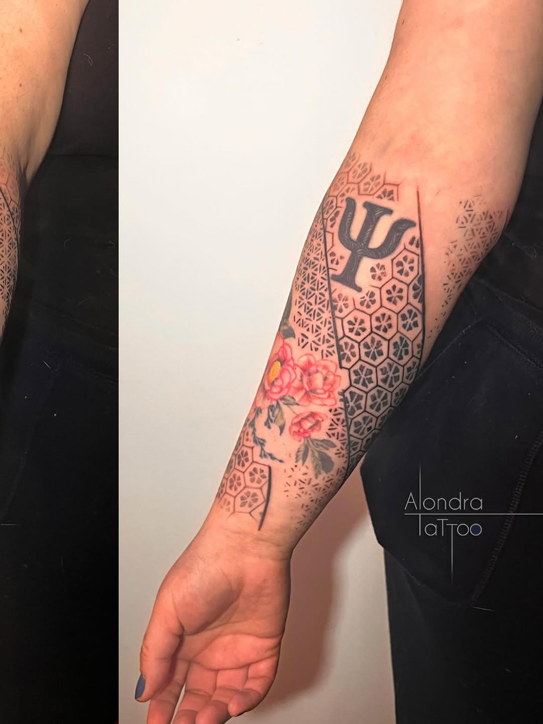 Tattoo by @juan.alondra.tattoo — geometric, black_and_grey