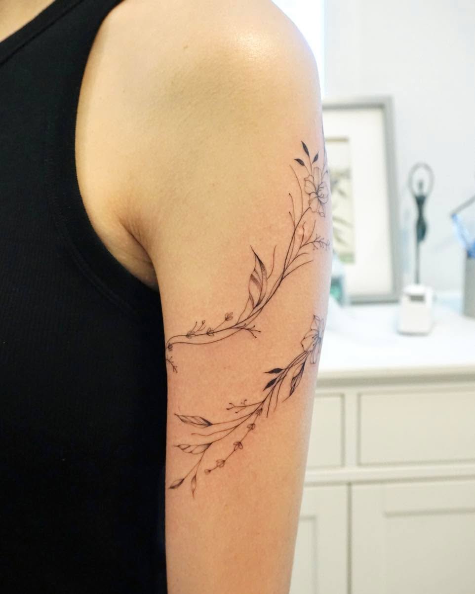 Tattoo by @yuri_tattooer — fine_line