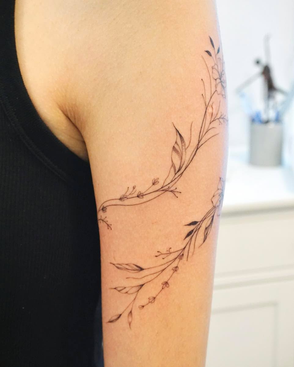Tattoo by @yuri_tattooer — fine_line