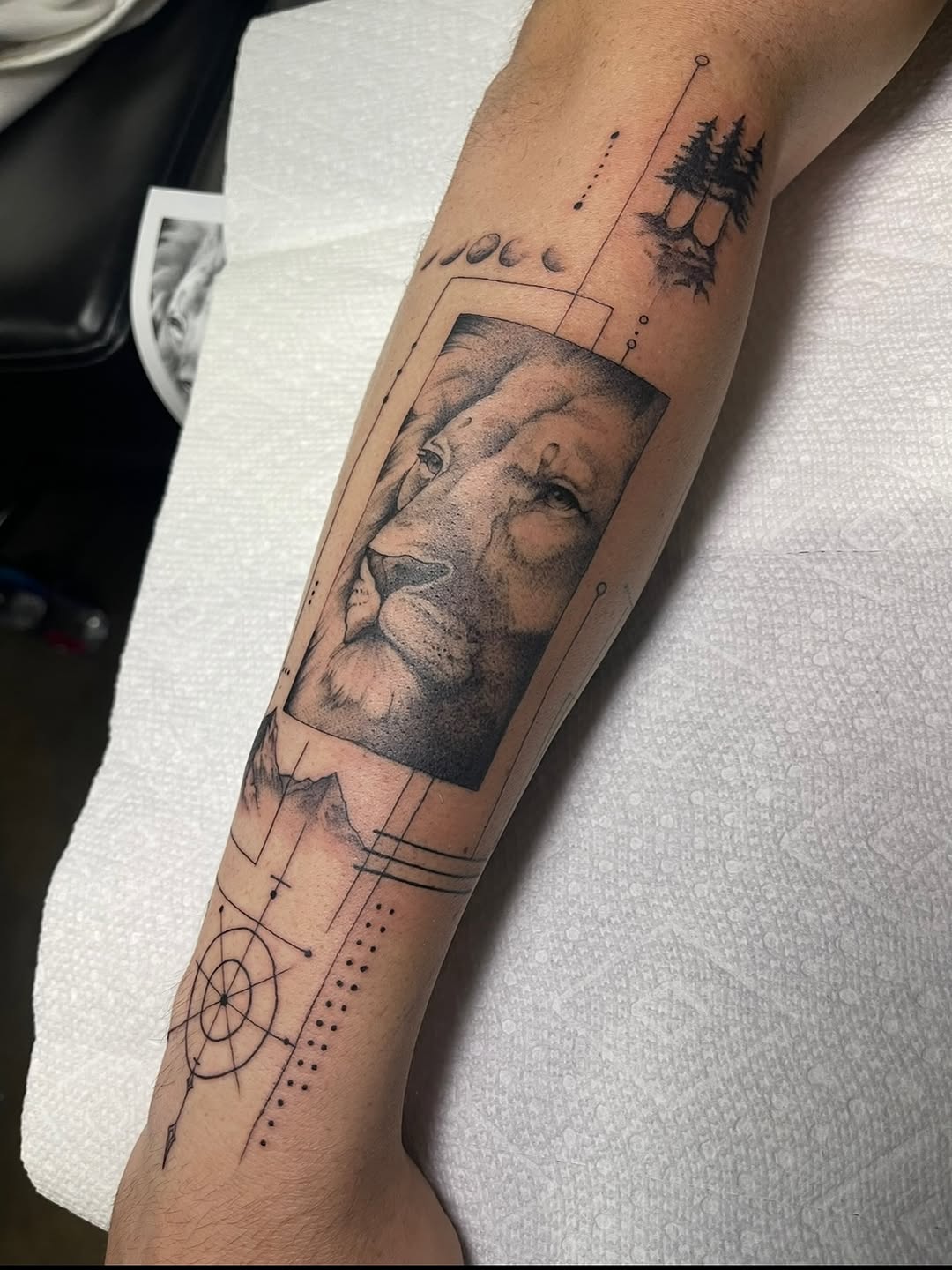 Tattoo by @lexx.christine โ black_and_grey, illustrative