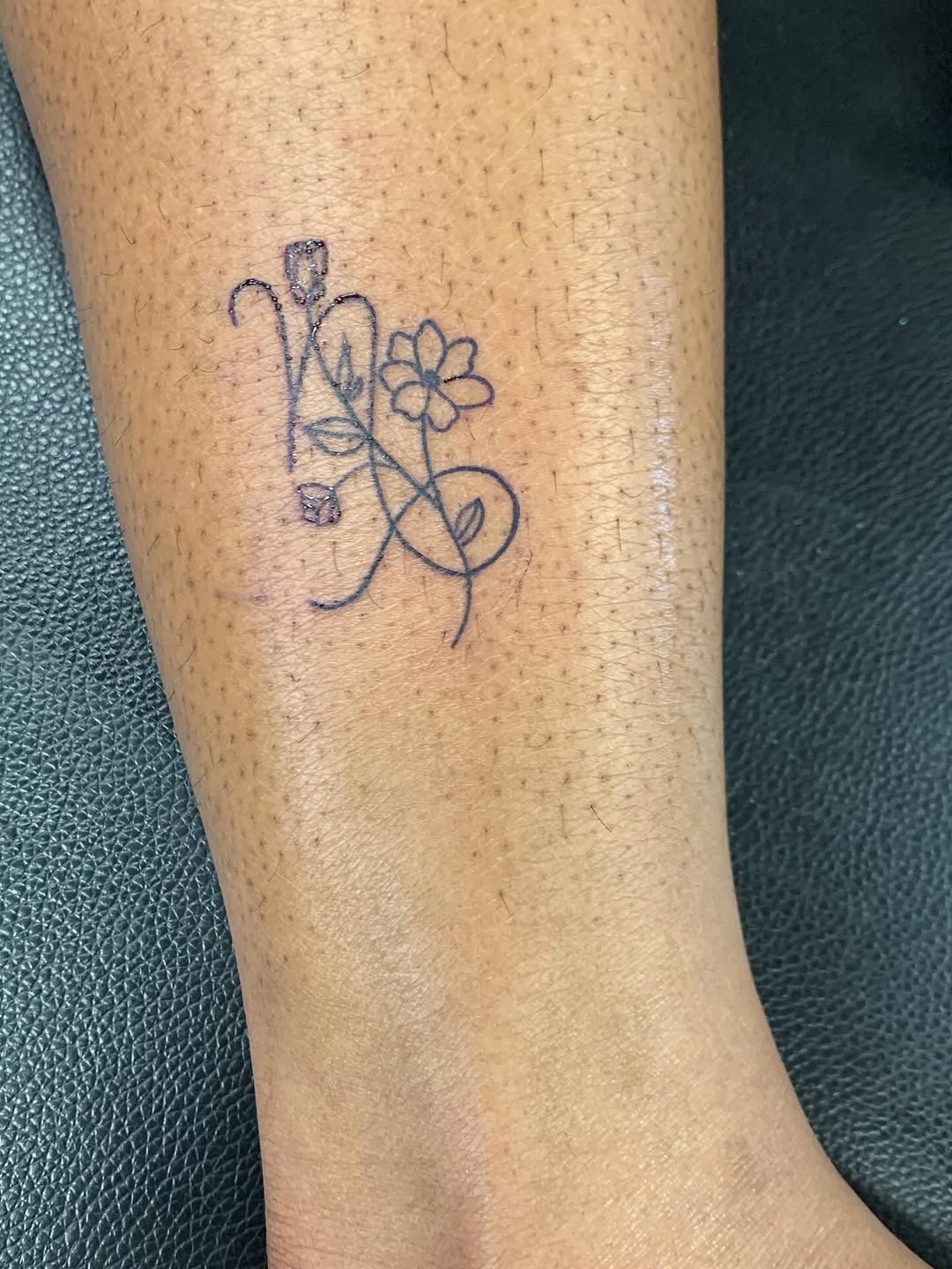 Tattoo by @the_tatuador265 — fine_line, minimalist