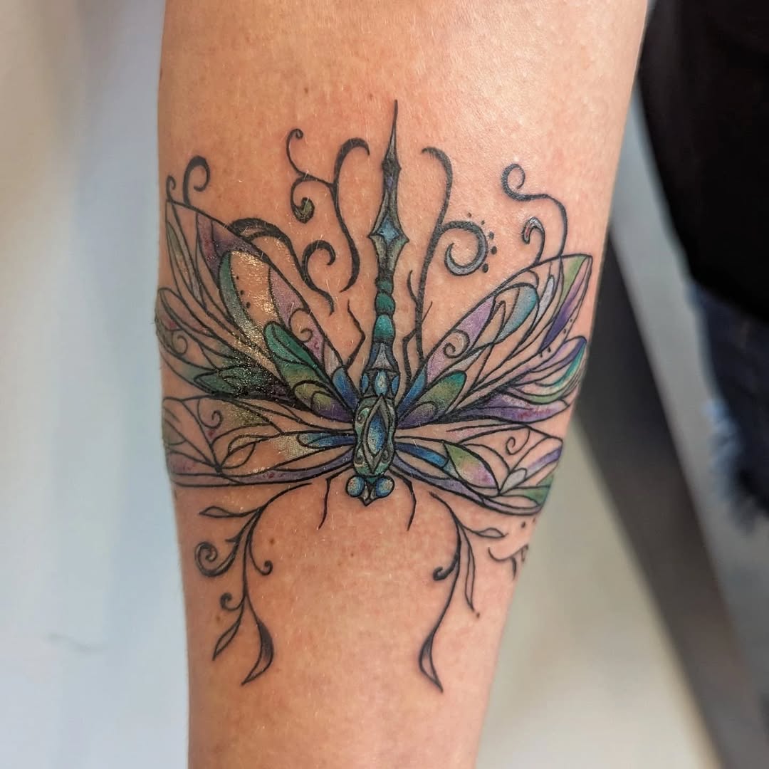 Tattoo by @essence.inkk — illustrative, fine_line