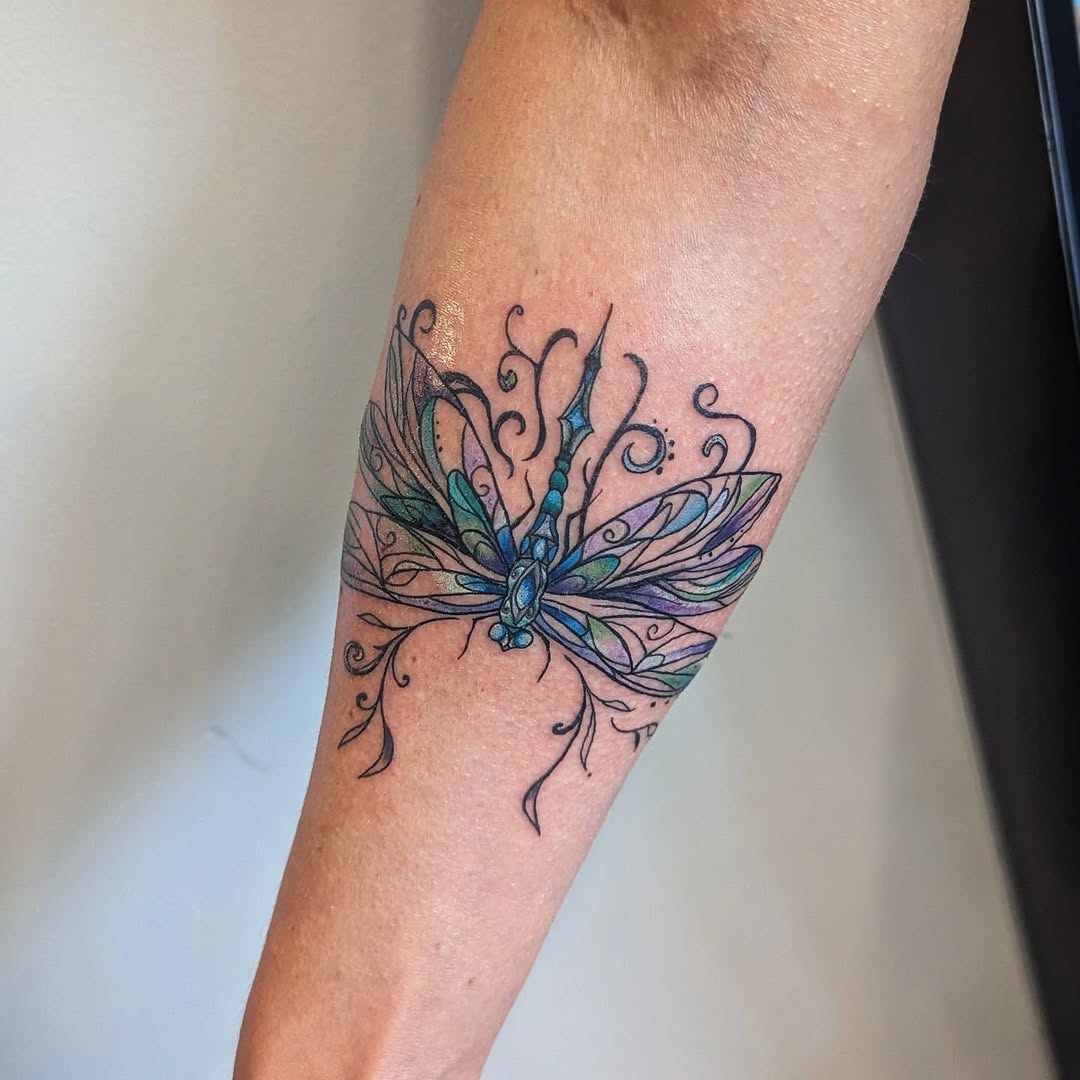 Tattoo by @essence.inkk — illustrative, fine_line