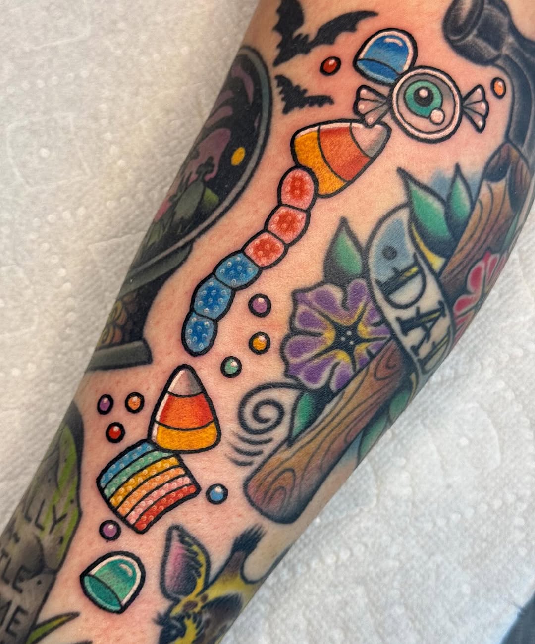 Tattoo by @littlelaurtattoos โ american_traditional