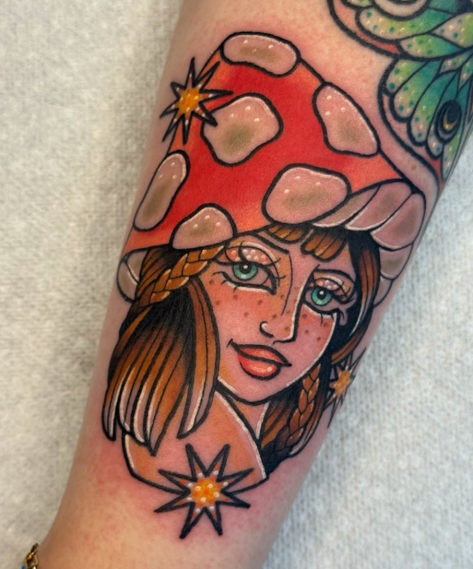 Tattoo by @littlelaurtattoos โ neo_traditional