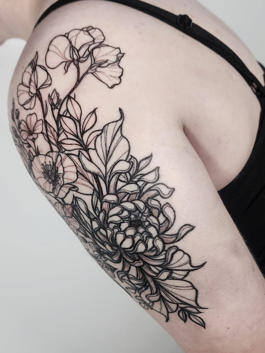 Tattoo by @soleilantoinette — fine_line, black_and_grey