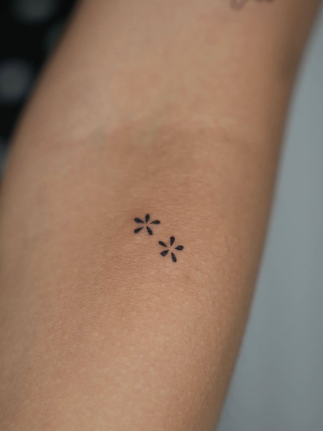 Tattoo by @lunar.tattoo.nyc β fine_line, minimalist
